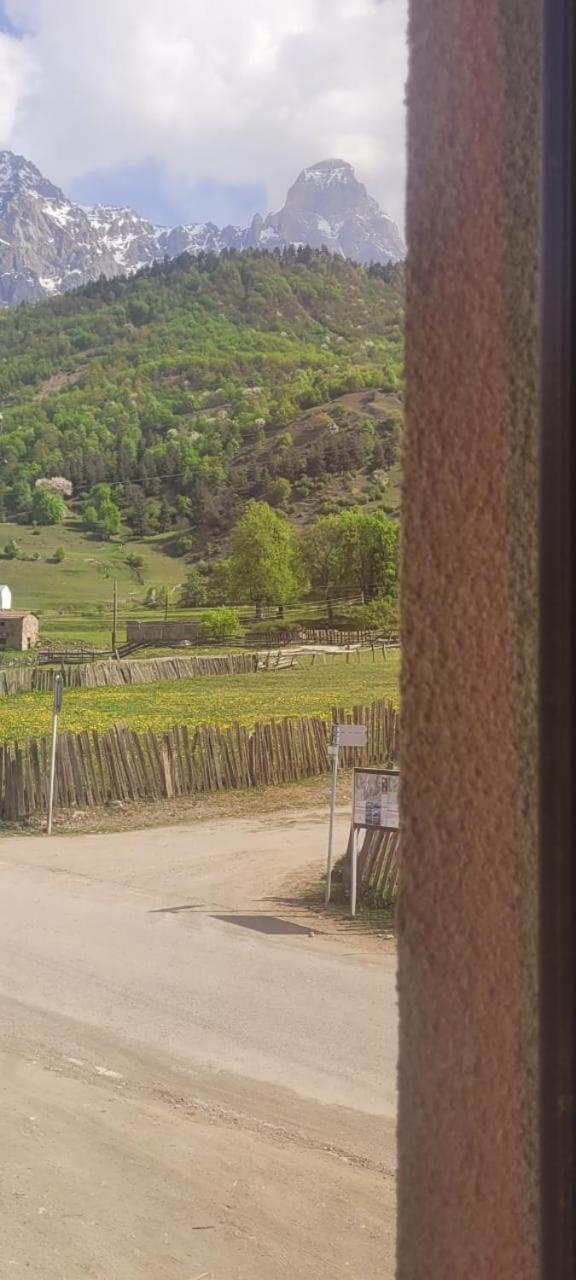 Guest House Guli Mestia Rom bilde
