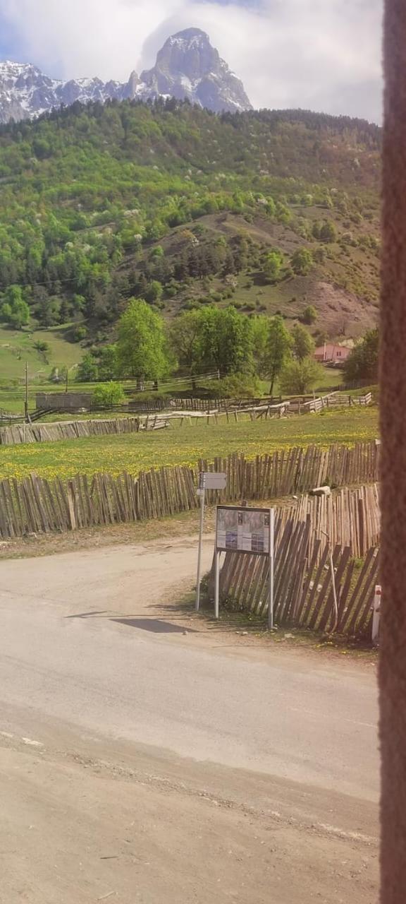 Guest House Guli Mestia Rom bilde